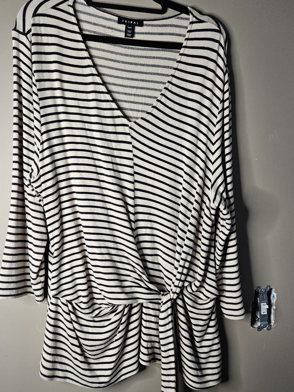 Tribal Striped Tie-Waist Top - Black & White Ptp 23" Length 30"